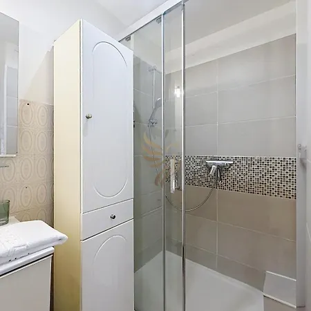 Apartmán Le Petit Nid Azure Ac Balcony Private Parking