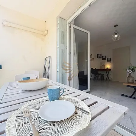 Le Petit Nid Azure Ac Balcony Private Parking Saint-Raphaël